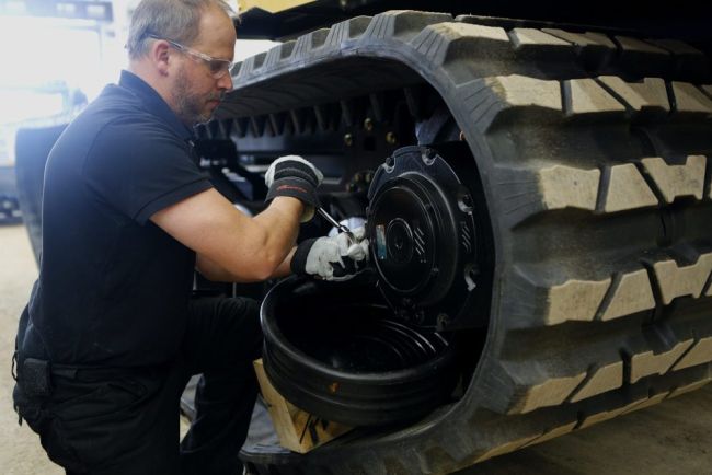 What Fleet Managers Need to Know About Track Carrier Maintenance