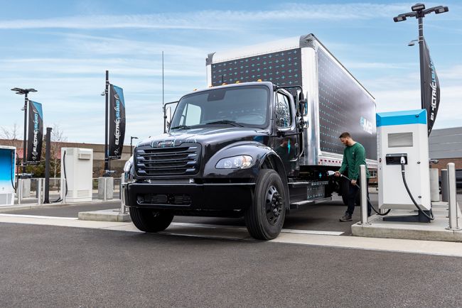 Freightliner eM2-charger
