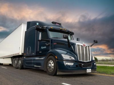Aurora_Horizon_Autonomous_Trucking_-_PBT-579_Highway_4