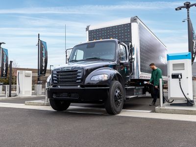 Freightliner eM2-charger