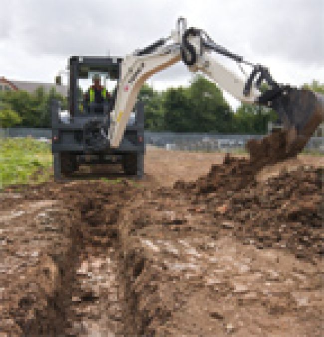 Terex-TLB840 trenching