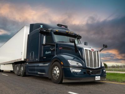 Aurora_Horizon_Autonomous_Trucking_-_PBT-579_Highway_4